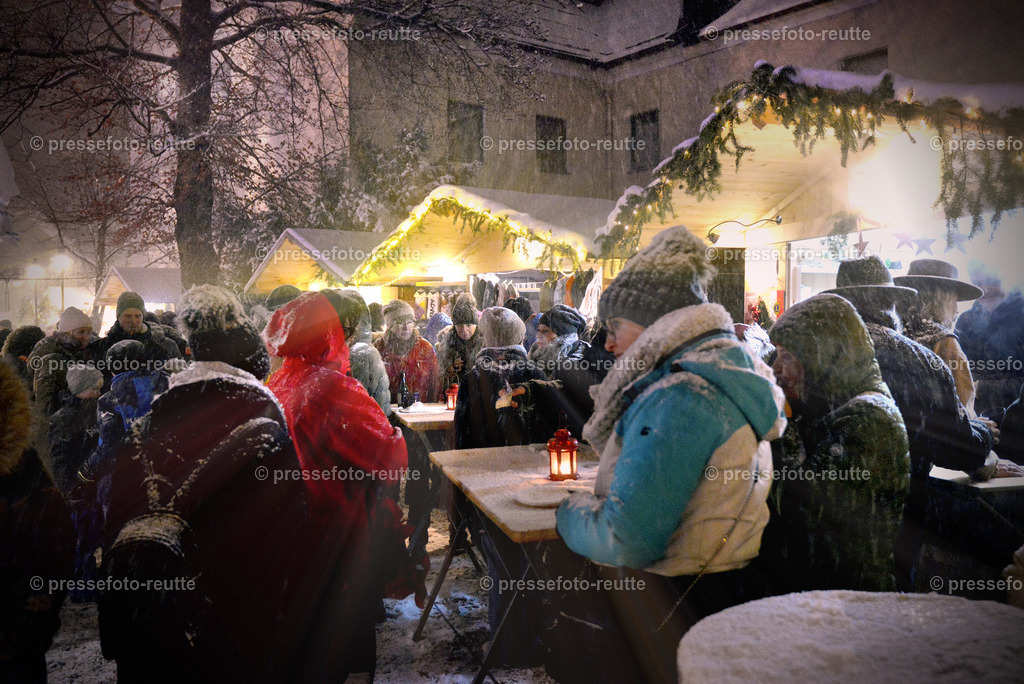 -02-news-2022-Dez10-Weihnachtsmarkt-Reutte-WTV_6580 | Info aus dem Bezirk Reutte/Ausserfern Tirol sowie eine umfangreiche Bilddatenbank über die gesamte Region: Lechtal, Talkessel Reutte, Tannheimertal, Zwischentoren. Lech, Plansee, Zugspitze, Grenztunnel, B179, Fernpassstraße, Verkehr, Lawinen, Tradition, - Realisiert mit Pictrs.com