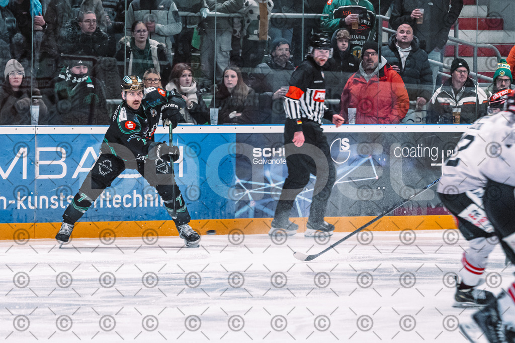 Alligators_vs_Memmingen_05_12_2025-165 | Höchstadt Alligators Fotogalerie: Eishockey-Action aus Franken. Professionelle Spielfotos, Portraits & Stadionbilder zum Download. Jetzt entdecken! - Realisiert mit Pictrs.com