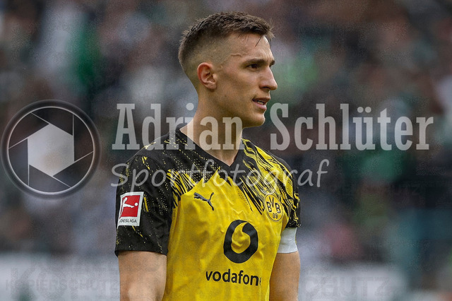 03.05.2026, GER, Fussball, Herren, 1. BL, Saison 2025/2026, Borussia Mönchengladbach - Borussia Dortmund | Nico Schlotterbeck (BVB) schaut 