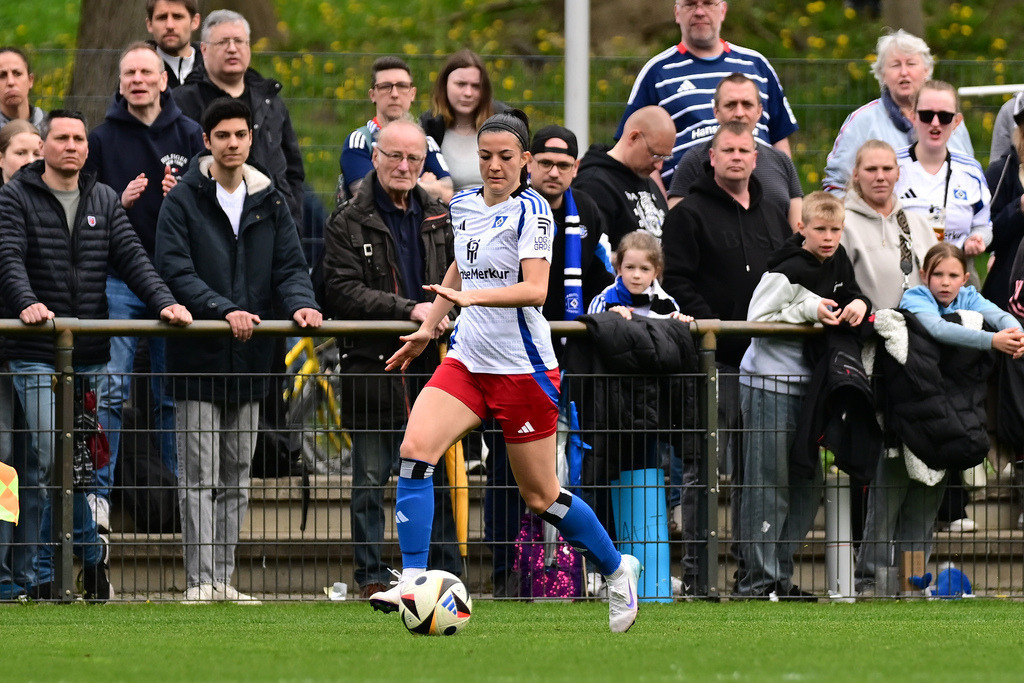 Fußball I Frauen I Saison 2024-2025 I 2. Bundesliga I 21. Spieltag I Hamburger SV - Eintracht Frankfurt II | Der Sportfotograf. - Realisiert mit Pictrs.com