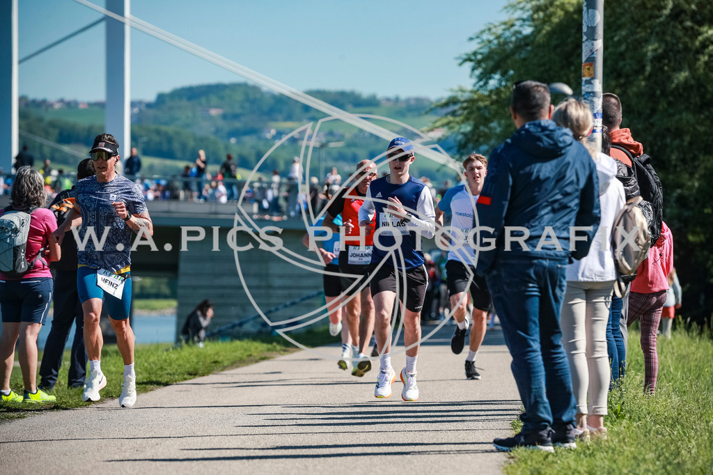 ..... | LINZ,AUSTRIA,27.April 25, Int. 3 Brückenlauf Linz  , Image shows: Photo: WAPICS / Manuel Binder