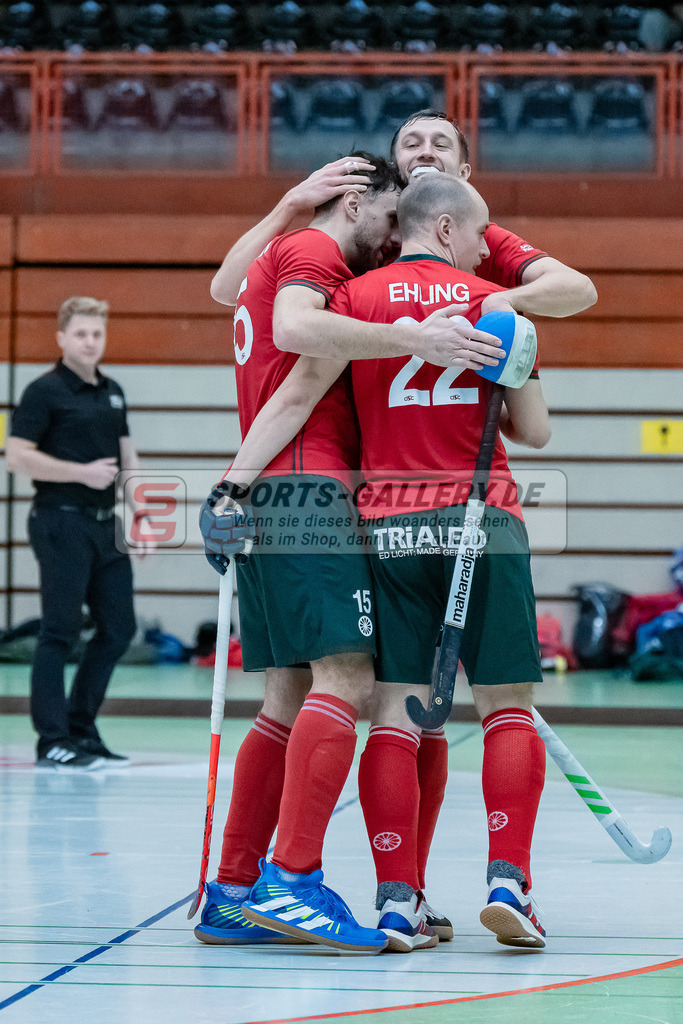 HK_20231217_107579 | 1. Bundesliga Herren Crefelder HC - Düsseldorfer HC  am 17.12.2023 Sporthalle Glockenspitz, Krefeld , Bachmann Lucas Maximilian ( Crefelder HTC #15 ) , Boomes Anton ( Crefelder HTC #23 ) , Ehling Jonathan ( Crefelder HTC #22 )