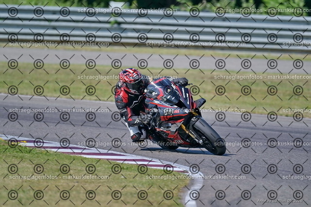 26BT02-0142 | markuskiefer.com - Realisiert mit Pictrs.com