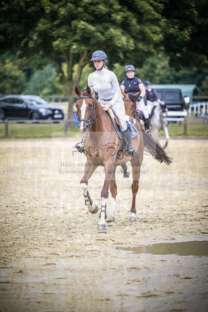 DOS_6853 | Entdecke hochwertige Reitturnierfotos von Foto Oger. Professionell, emotional und authentisch – jetzt Lieblingsmomente im Shop bestellen.Deutschlandweite Turnierfotografie. - Realisiert mit Pictrs.com