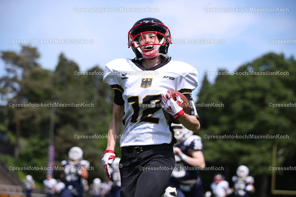 SolingenAF28052301019 | 28.05.2023, Frauen Länderspiel American Football, Solingen, Jahnkampfbahn Walder Stadion, Europameisterschaft Länderspielserie, Nationalmannschaft Deutschland (GER) - Großbritanien (GB): Touchdown durch Anja Treiber 12 (GER)
