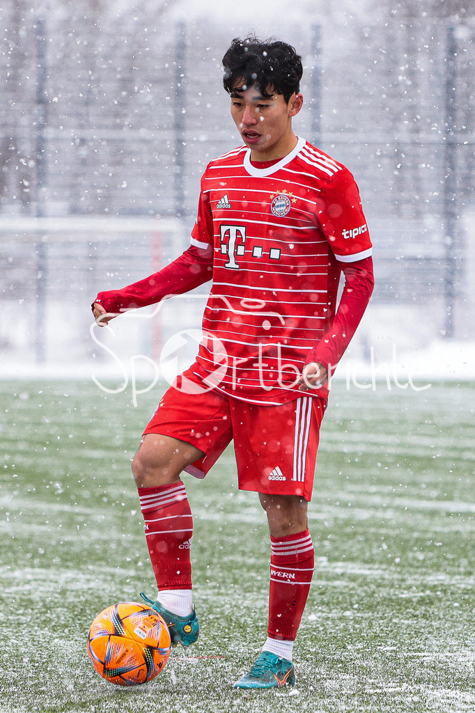 FC Bayern Amateure - VfB Eichstätt | Hyunju LEE (FCB #8) am Ball