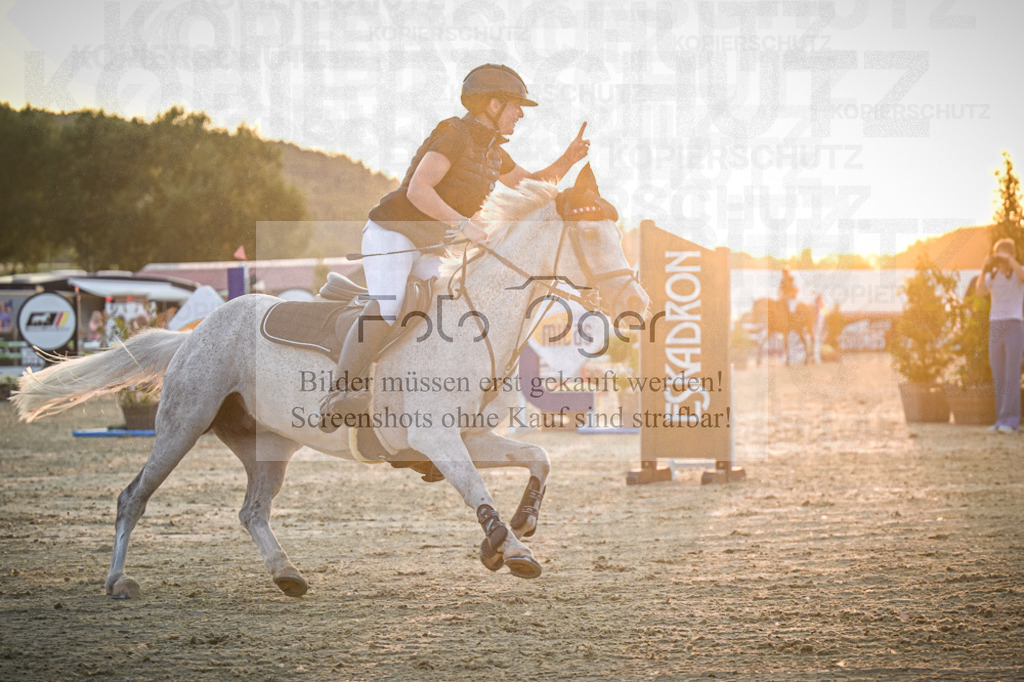 DOS_2094 | Entdecke hochwertige Reitturnierfotos von Foto Oger. Professionell, emotional und authentisch – jetzt Lieblingsmomente im Shop bestellen.Deutschlandweite Turnierfotografie. - Realisiert mit Pictrs.com