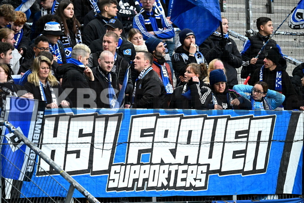 KBS Picture_HSV-Leverkusen_DFBpokal_Frauen_002 | HSV Frauen Supporters Nordtribuene ,Sportplatz :  Volksparkstadion, - Realisiert mit Pictrs.com