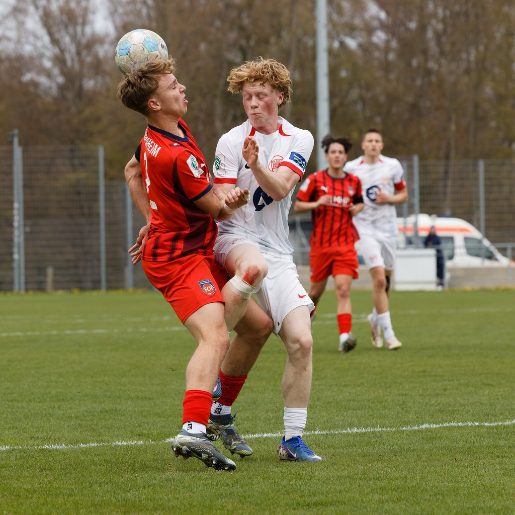 FCHOFK_260418_6-43 | 1.FC Heidenheim 1846 vs. Offenbacher Kickers, Fußball, U17, B-Junioren, NWL, U17-DFB-Nachwusliga, 2025/2026, 10. Spieltag, 18.04.2026 in Heidenheim, Walter-Birkhold-Jugendstadion (Foto: Michael Bulling) - Realisiert mit Pictrs.com