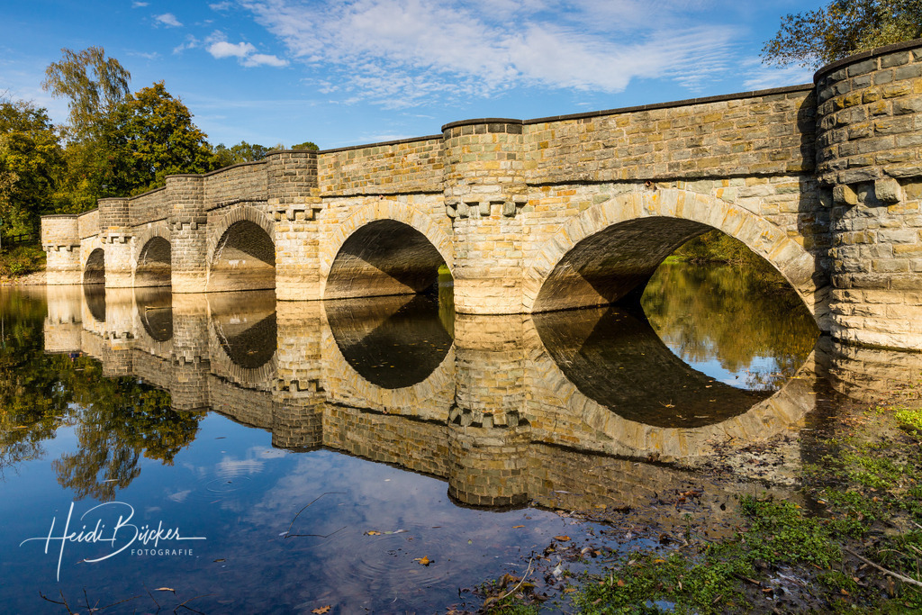 Kanzelbrücke am Möhnesee bei Wamel | Die im Jahr 1912 erbaute Kanzelbrücke überspannt den Möhnesee im Einflussbereich der Möhne bei Wamel.  - Realisiert mit Pictrs.com