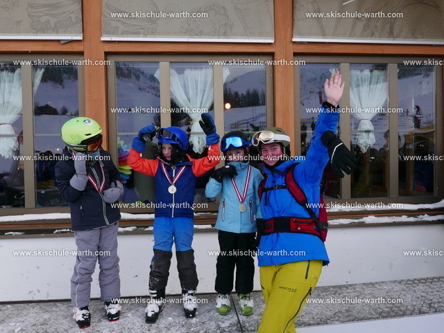 Gruppe Anastasia | Photos von der Skischule Warth - Realisiert mit Pictrs.com