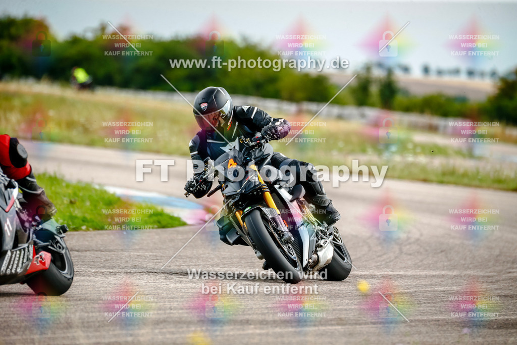 Chambley Juli-2410 | Hier findet Ihr Bilder von Touristenfahrten auf der Nürburgring Nordschleife oder von anderen Veranstaltungen die ich besucht habe. Viel Spass beim Durch Schauen 