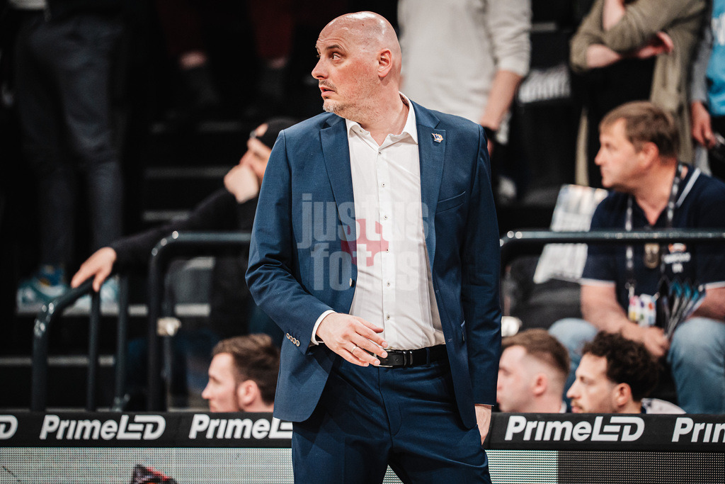 Basketball | Männer | Saison 2025/2026 | easyCredit Basketball Bundesliga | 13. Spieltag | Veolia Towers Hamburg vs. Rostock Seawolves | 22.04.2026 | Trainer Przemyslaw Frasunkiewicz (Rostock Seawolves)