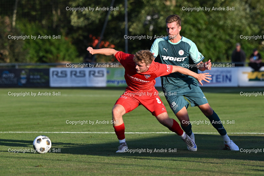 PSV Neumünster vs TSB Flensburg | Tobias Fölster (PSV #5) vs Cosmo Nitsch (TSB #3) / Fußball-Oberliga Männer 2026/2027 / PSV Neumünster vs TSB Flensburg / PSV Stadion Platz A / Neumünster / 07.08.26 - Realisiert mit Pictrs.com