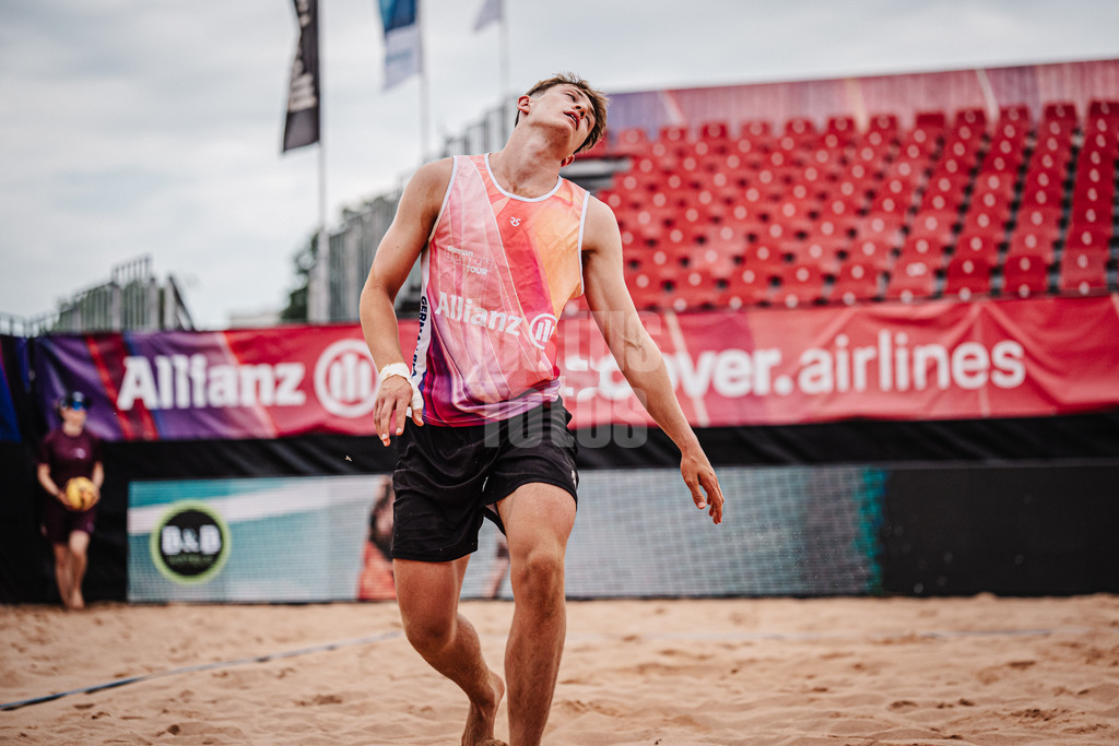 Beachvolleyball | München | Allianz German Beach Tour 2025 | Tourstop München | 03.07.2025 | Moritz Camp ärgert sich