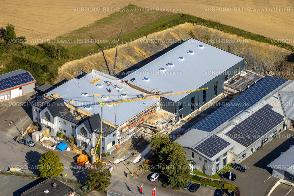 Schmallenberg230910797 | Luftbild, Gewerbegebiet Lake II, Audiotec Fischer mit Solardach, Baustelle und Neubau, Hünegräben, Schmallenberg, Sauerland, Nordrhein-Westfalen, Deutschland