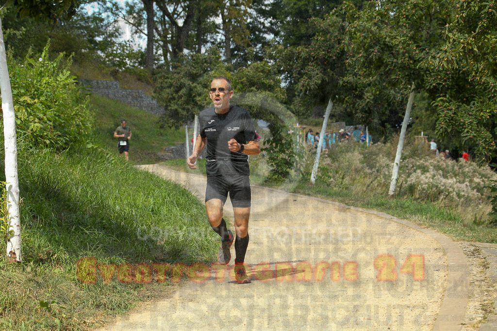 250824_1254_EX1_0893 | Sportfotografie im Rhein-Sieg Kreis, Köln, Bonn, NRW, Rheinland Pfalz, Hessen, etc. Unser Tätigkeitsfeld umfasst den Laufsport vom Volkslauf über den Marathon, Duathlon, Triathon bis zum Ultralauf wie Kölnpfad Ultra oder Schindertrail.