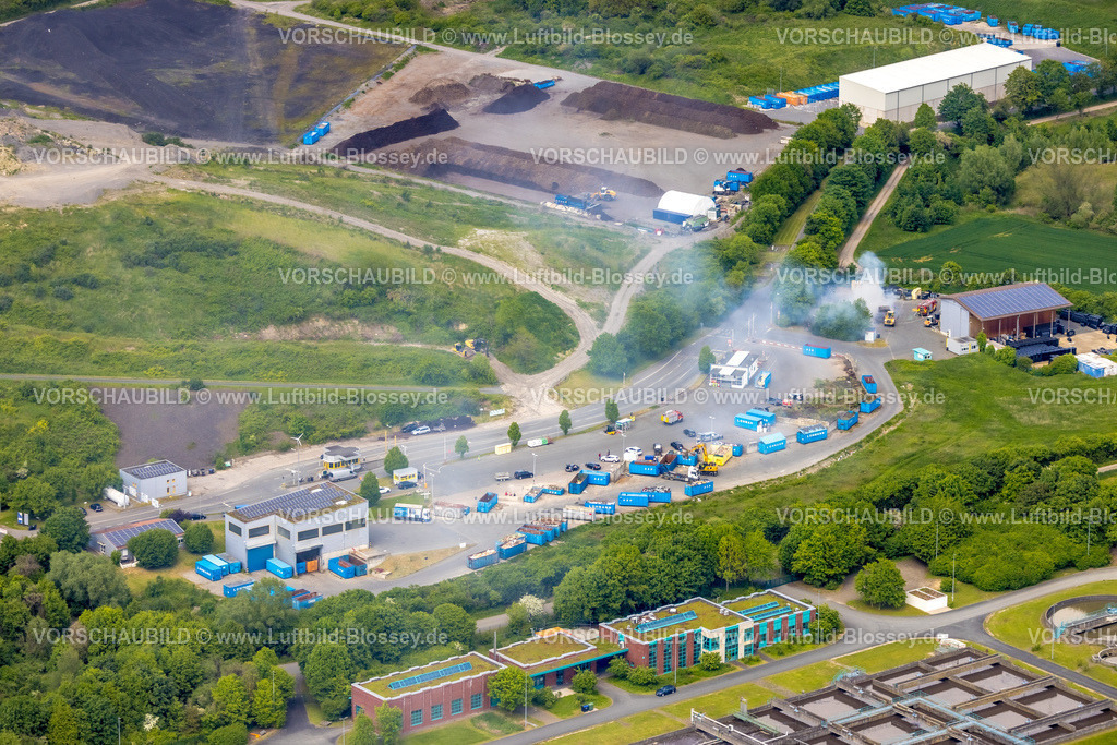Hamm230512117brennedeMuelldeponie | Luftbild, Mülldeponie, Feuerstelle Abfallverbrennung, Brand und Rauch, Feuerwehr, Gelände Am Lausbach, Bockum-Hövel, Hamm, Ruhrgebiet, Nordrhein-Westfalen, Deutschland