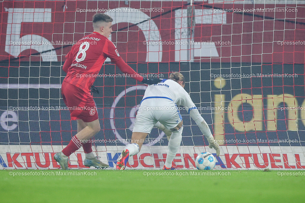 Due20122401033 | 20.12.2024, Fußball, Fortuna Düsseldorf - 1. FC Magdeburg, 2. Bundesliga, Merkur Spiel-Arena, Saison 2024 2025: Torjubel nach dem 1:1 Ausgleich Tor durch Isak Johannesson (Fortuna Düsseldorf #8)DFB regulations prohibit any use of photographs as image sequences and or quasi-video.