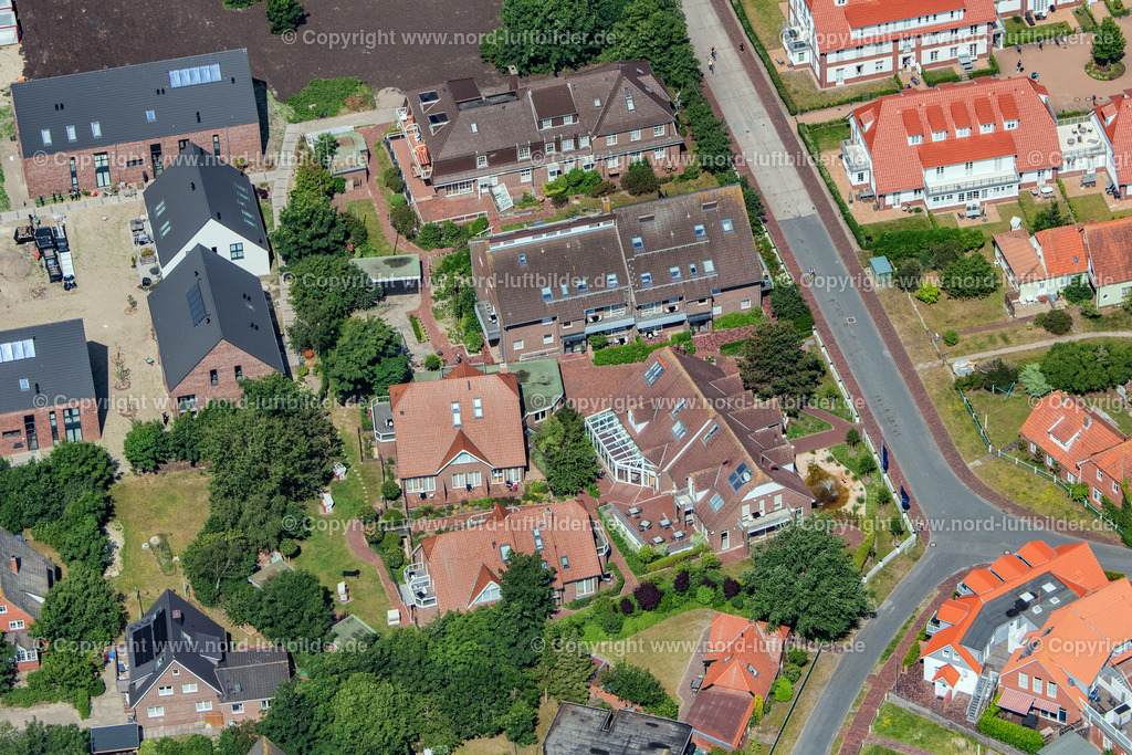 Langeoog_ELS_1142250622 | LANGEOOG 25.06.2022 Gebäudekomplex der Hotelanlage " Hotel Upstalsboom Langeoog " in Langeoog auf der Insel Langeoog im Bundesland Niedersachsen, Deutschland. // Complex of the hotel building " Hotel Upstalsboom Langeoog " in Langeoog on island Langeoog in the state Lower Saxony, Germany. Foto: Martin Elsen