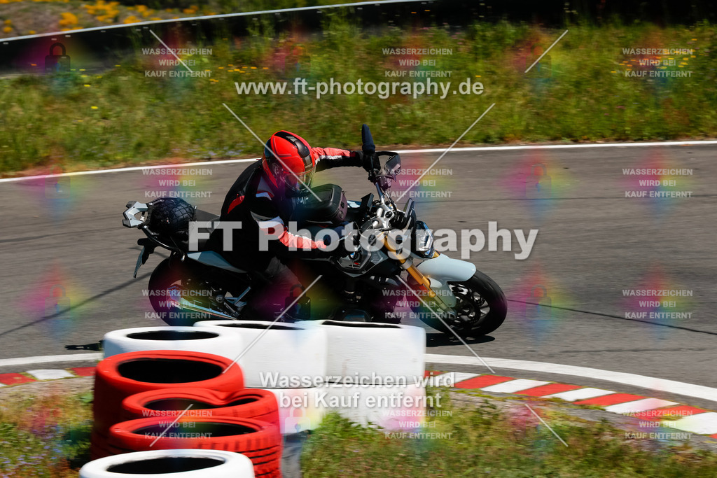 Moto-TeamOBK-22080 | Hier findet Ihr Bilder von Touristenfahrten auf der Nürburgring Nordschleife oder von anderen Veranstaltungen die ich besucht habe. Viel Spass beim Durch Schauen 