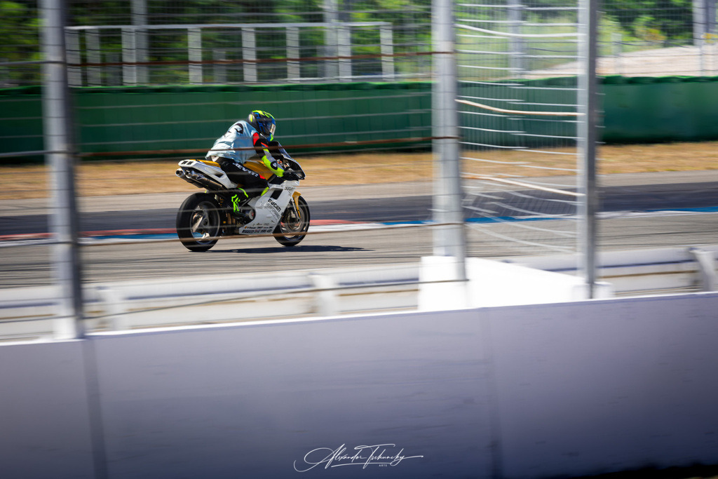 Ducati Trackday Hockenheimring 2026 | Entdecken Sie die faszinierende Welt von Alexander Tschuncky Arts: Kreative Fotografie, atemberaubende Automobilkunst und hochwertiger Bilderdruck. Lassen Sie sich inspirieren! - Realisiert mit Pictrs.com