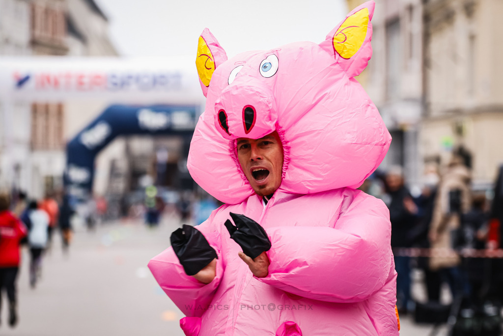 AW_20231231awmac6960 | WELS, 31.12.2023, Sparkasse Silvesterlauf Wels 2023 , Image shows: Photo: WAPICS / Andreas Willdoner