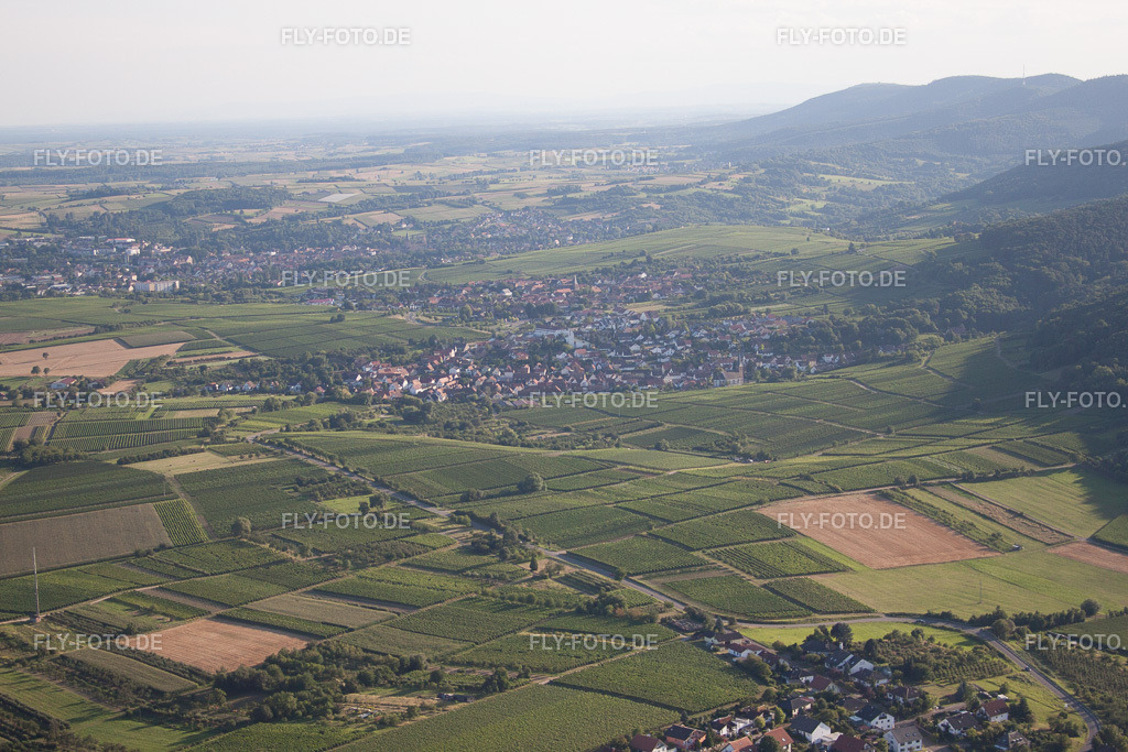 Ortsansicht | Luftbild: Ortsansicht im Ortsteil Rechtenbach in Schweigen-Rechtenbach im Bundesland Rheinland-Pfalz in Deutschland. Foto: IMG_51235.jpg vom 04.08.2012 durch Werner Riehm/FLY-FOTO.de - Realisiert mit Pictrs.com