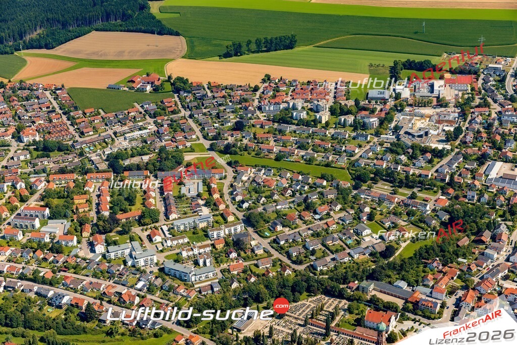 Luftaufnahme der Stadt Vilsbiburg - Die Luftaufnahme wurde 2025 vom UL-Flugzeug heraus erstellt ( keine Drohne ) - Hochauflösende Luftaufnahme - für professionelle Ausdrucke geeignet. Die Geschenkidee !Mit Lizenz und Bildrechte bestellbar