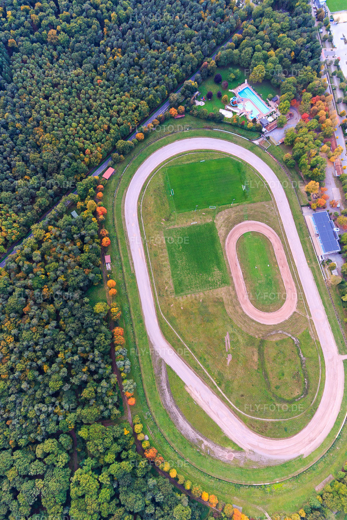 Luftbild: Rennbahn / Speedway der Motorsportvereinigung Herxheim von oben in Herxheim bei Landau im Bundesland Rheinland-Pfalz in Deutschland. Foto: IMG_103871.jpg vom 01.10.2017 durch Werner Riehm/FLY-FOTO.deSPEEDWAY.DE