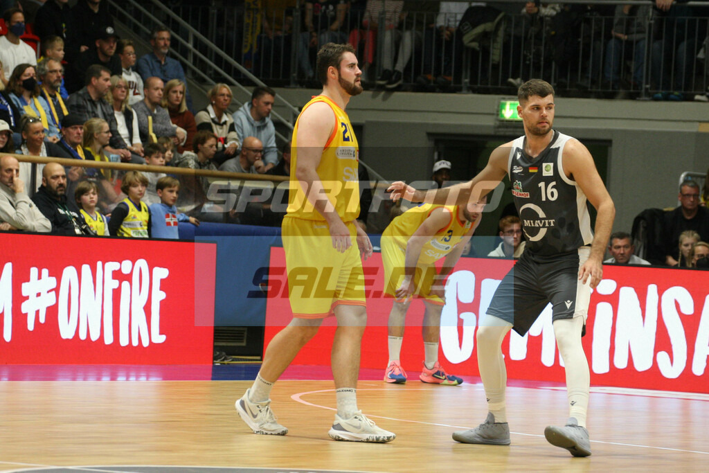 Phoenix Hagen - Vechta | Tim Uhlemann und Julius Wolf - © Sportfoto-Sale (MK) - Realisiert mit Pictrs.com