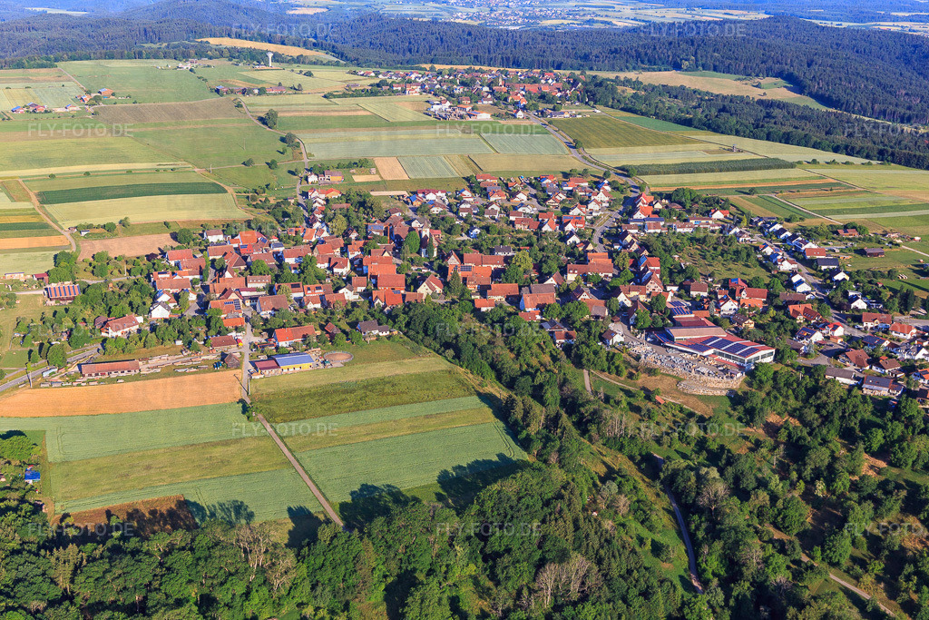 Dorfansicht aus Osten | Luftbild: Dorfansicht aus Osten im Ortsteil Bickelsberg in Rosenfeld im Bundesland Baden-Württemberg in Deutschland. Foto: IMG_148907.jpg vom 28.06.2025 durch Werner Riehm/FLY-FOTO.de - Realisiert mit Pictrs.com