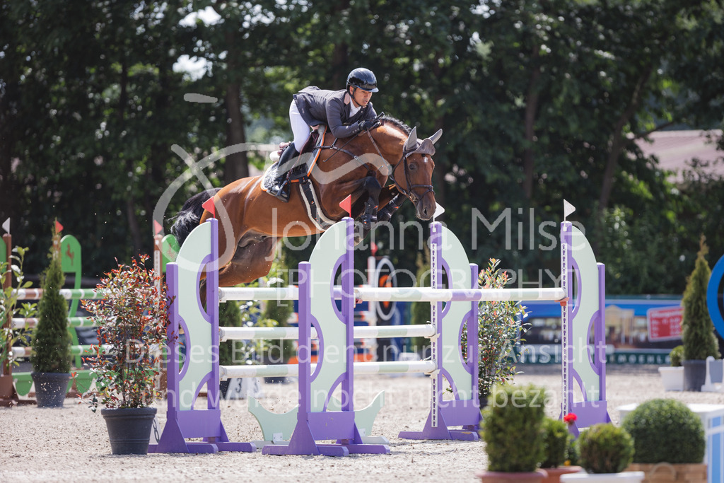 220614_Mühlen_SprPfM-687 | Late Entry Mühlen
Springprüfung Kl.M* 6-8j. Pferde gl. Einlaufprüfung für 6j. Pferde
14.06.2022