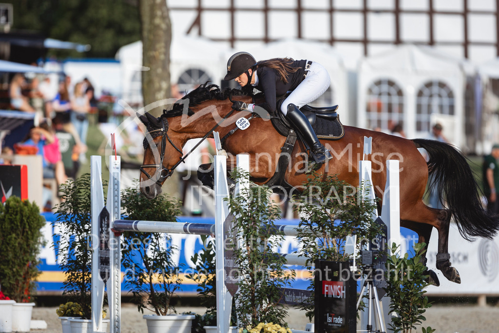 240711_BHO_M1-Spr-1-705 | Deine schönsten Turniermomente als professionelle Fotos! Entdecke hochwertige Pferdesport-Fotografie im Online-Shop. Jetzt Fotos finden & bestellen!