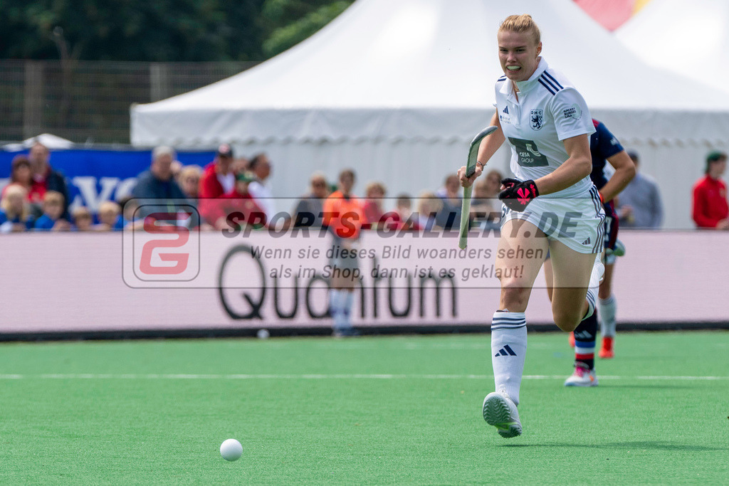 Final4_20240519-1302-0040 | Bonn, Deutschland, 19.05.2024:  in Aktion waehrend des Spiels der Deutsche Feldhockey-Meisterschaften 2024 zwischen Final 4 Damen Finale Düsseldorfer HC - Mannheimer HC im Bonner THV am 19.05.2024 in Bonn, Deutschland. (Foto von Stephan Fehrmann)

Bonn, Germany, 19.05.2024:  in action during the game of Deutsche Feldhockey-Meisterschaften 2024 between Final 4 Damen Finale Düsseldorfer HC - Mannheimer HC in Bonner THV at 19.05.2024 in Bonn, Deutschland. (Foto from Stephan Fehrmann)
