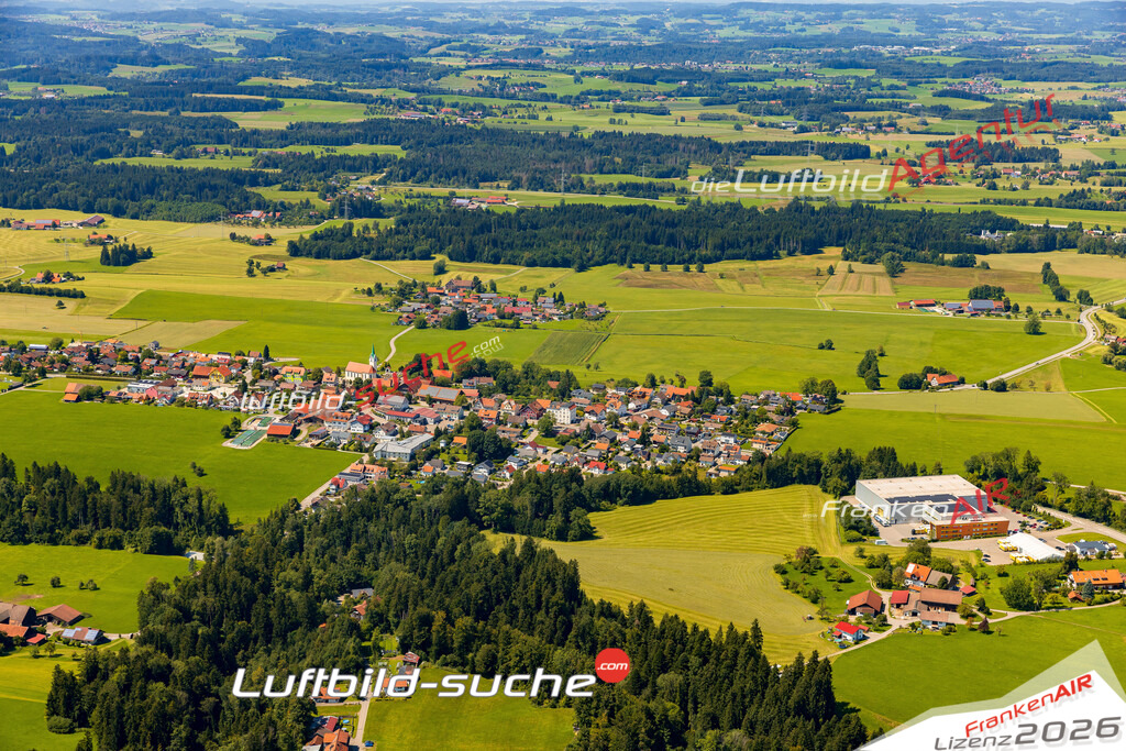 Luftaufnahme der Stadt Opfenbach - Die Luftaufnahme wurde 2025 vom UL-Flugzeug heraus erstellt ( keine Drohne ) - Hochauflösende Luftaufnahme - für professionelle Ausdrucke geeignet. Die Geschenkidee !Mit Lizenz und Bildrechte bestellbar