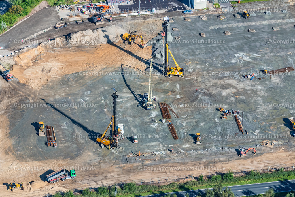 Stade_Airbus_Baustelle_König_ELS_4912280823 | STADE 28.08.2023 Baustelle mit Pfahlgründung auf dem Airbus Werksgelände zum Neubau einer Logistikhalle in Stade im Bundesland Niedersachsen, Deutschland. Weiterführende Informationen bei: Airbus SE. // Construction site with pile foundation on the Airbus factory site for the construction of a new logistics hall in Stade in the state Lower Saxony, Germany. Further information at: Airbus SE. Foto: Martin Elsen