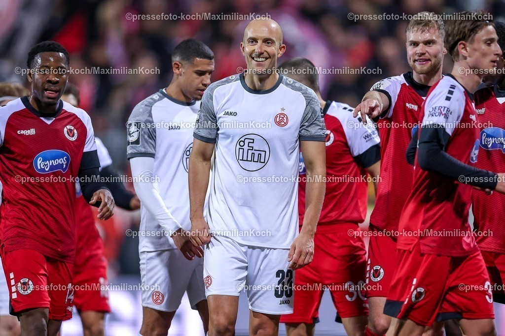 Koe12032501065 | 12.03.2025, Fußball, FC Viktoria Köln – Rot-Weiss Essen, 3.Liga, Sportpark Höhenberg, Saison 2024 2025: Tobias Kraulich (RWE #33) gut gelauntDFB regulations prohibit any use of photographs as image sequences and or quasi-video.
