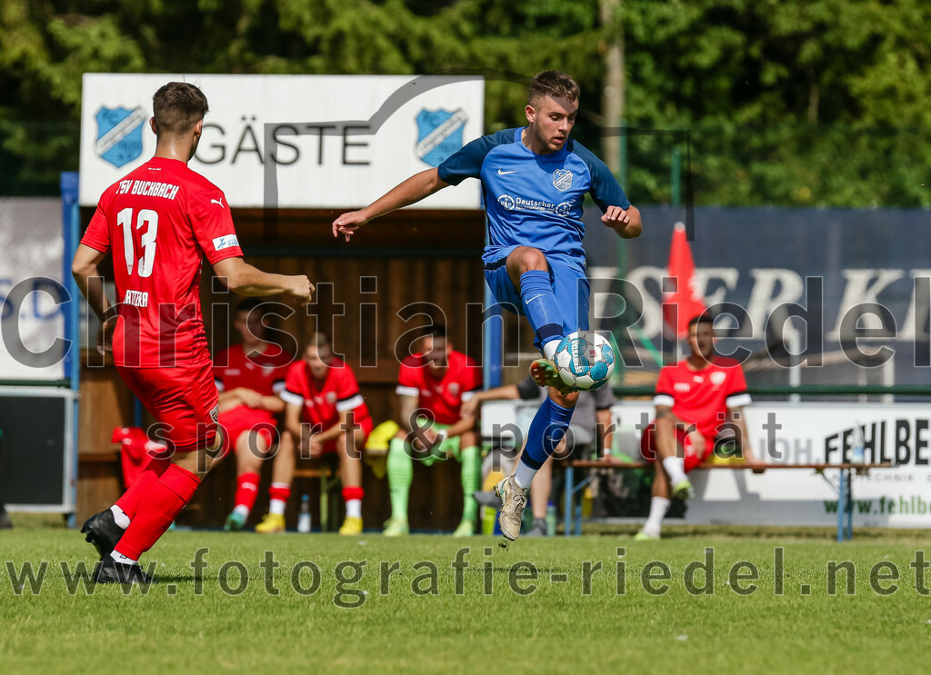 2023-07-08_071_FC_Langengeisling_gegen_TSV_Buchbach | Erding, Deutschland, 08.07.2023:
Fußball, Bezirksliga Oberbayern Ost 2023 / 2024, Testspiel, FC Langengeisling gegen TSV Buchbach, Endergebnis: 0:6

Manuel Mattera (TSV Buchbach, #13), David Riederle (FC Langengeisling, #14)

Foto: Christian Riedel / fotografie-riedel.net