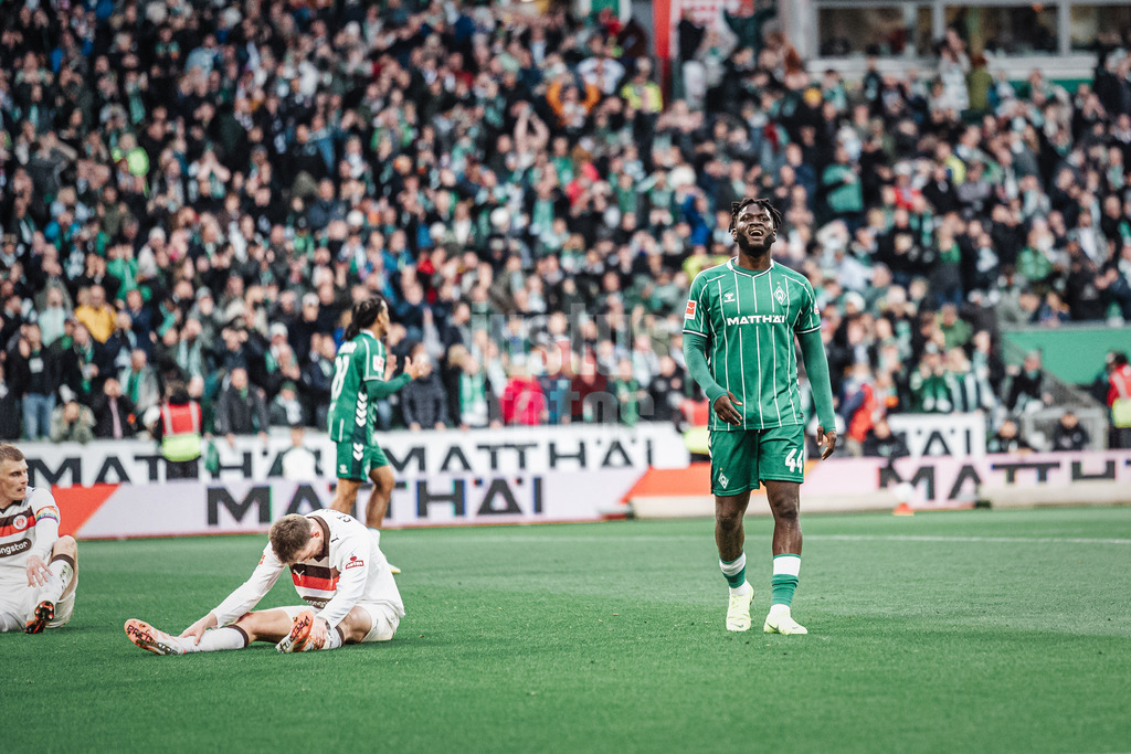 Fußball | Männer | Saison 2025/2026 | 1. Fußball-Bundesliga | 6. Spieltag | SV Werder Bremen vs. FC St. Pauli | 04.10.2025 | Victor Boniface (#44, SV Werder Bremen) ärgert sich nach einer vergeben Chance