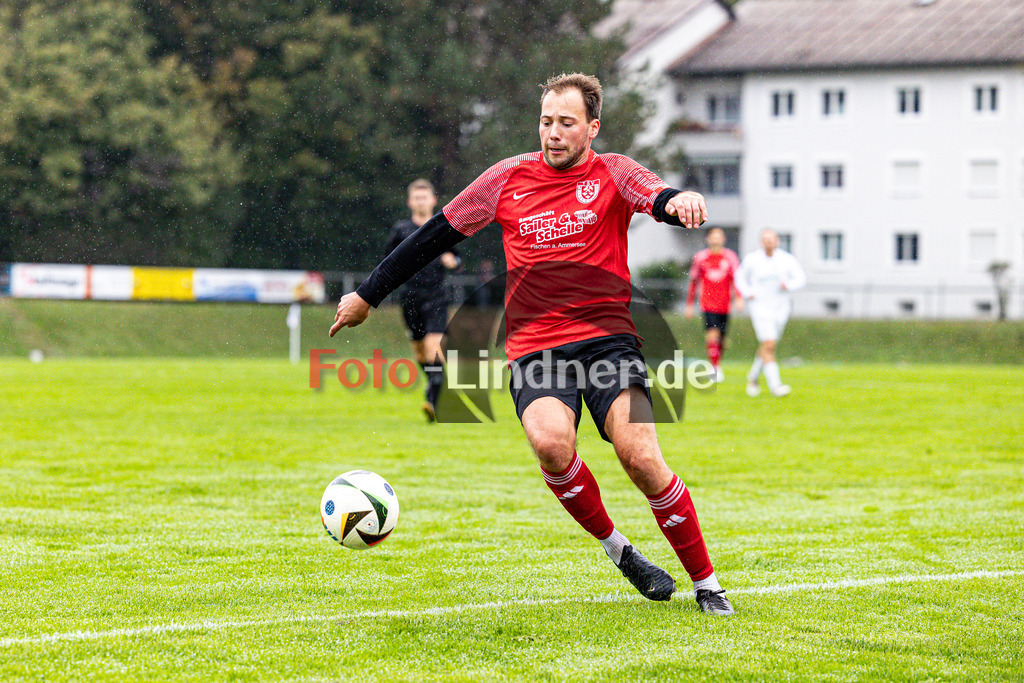 TSV Peißenberg gegen TSV Brunnthal | Fußball Kreisliga Herren Oberbayern Zugspitze Gruppe 1 2024/25, TSV Peißenberg gegen TSV Brunnthal, 20241003,Christian KREUTTERER (TSV Peißenberg 5) in Aktion,2024-10-03 in Peißenberg (Sportpark Peißenberg), Christian KREUTTERER (TSV Peißenberg 5)Copyright: WolfgangxLindner www.foto-lindner.de