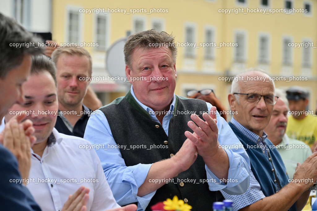 Empfang Heiko Gigler in Gmünd | Bürgermeister Gmünd Josef Jury, Vizebürgermeister Trebesing Neuschitzer Hans, Empfang Heiko Gigler in Gmünd, Empfang Heiko Gigler in Gmünd am 14.08.2024 in Gmünd (Hauptplatz Gmünd), Austria, (Photo by Bernd Stefan)