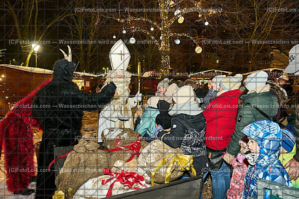 ALP4798_Wieselburger Advent_NikolausAbend | (C)FotoLois.com, Alois Spandl, WIESELBURGER ADVENT, der Nikolaus kommt zu den Kindern und bringt Geschenke, Fr 8. Dez. 2023.