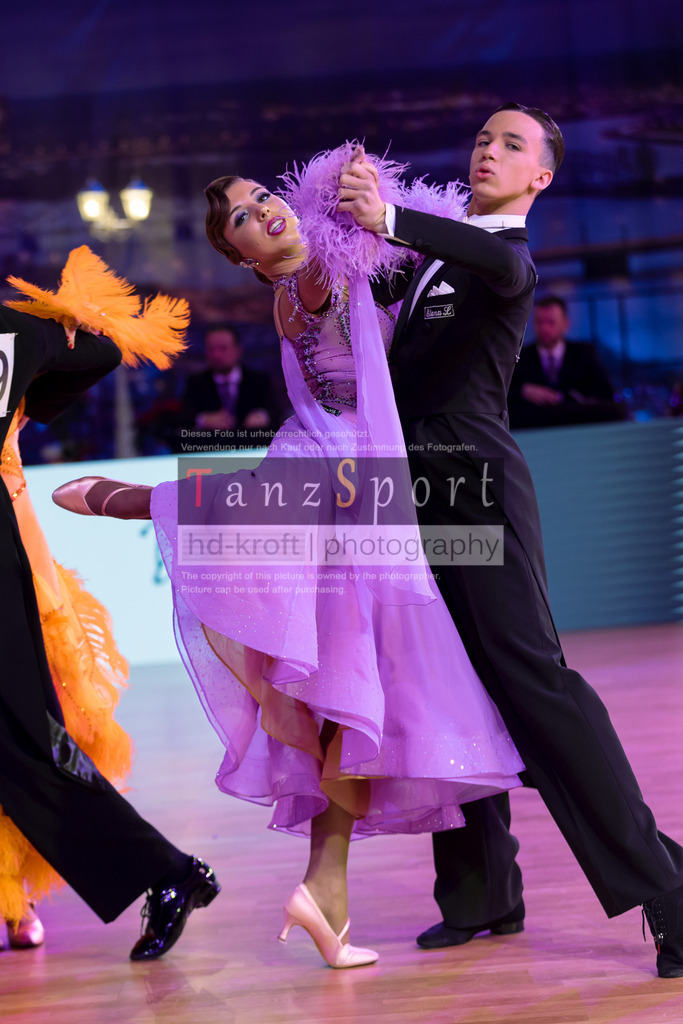 20241215_WDSF_Int_Open_Std-Riga-8708 | Tanzsportbilder, Standardtanz, Lateintanz, WDSF, DTV, LTVB, dancecomp, goc, hessen tanzt, blaues band der spree, walzer, tango, wiener walzer, slowfox, quickstepp, samba, rumba, cha-cha-cha, paso doble. jive, hd-kroft photography, turniertanzsport