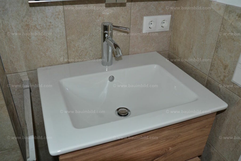 bib-lg15-sanitaer-0136 | Nach LV-Leistungsgruppen sortierte Detailfotos über den Bau eines Hauses. Alle Hausbau-Bilder direkt vom Urheber und Autor der Website Haus-Selber-Bauen.com