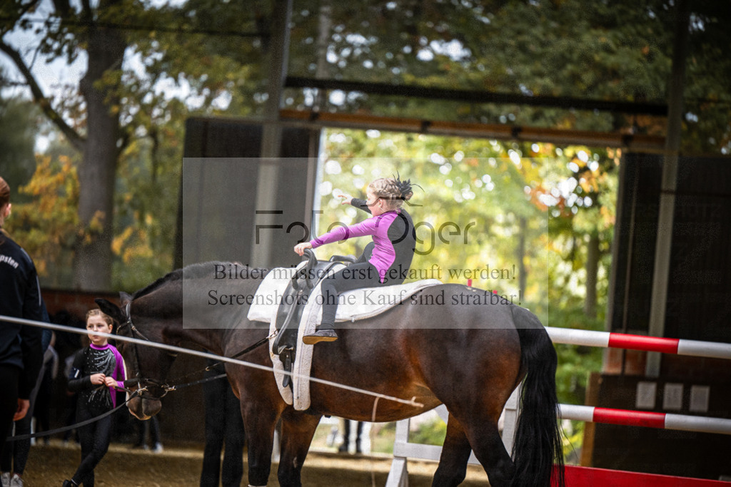 DOS_0132 | Entdecke hochwertige Reitturnierfotos von Foto Oger. Professionell, emotional und authentisch – jetzt Lieblingsmomente im Shop bestellen.Deutschlandweite Turnierfotografie. - Realisiert mit Pictrs.com