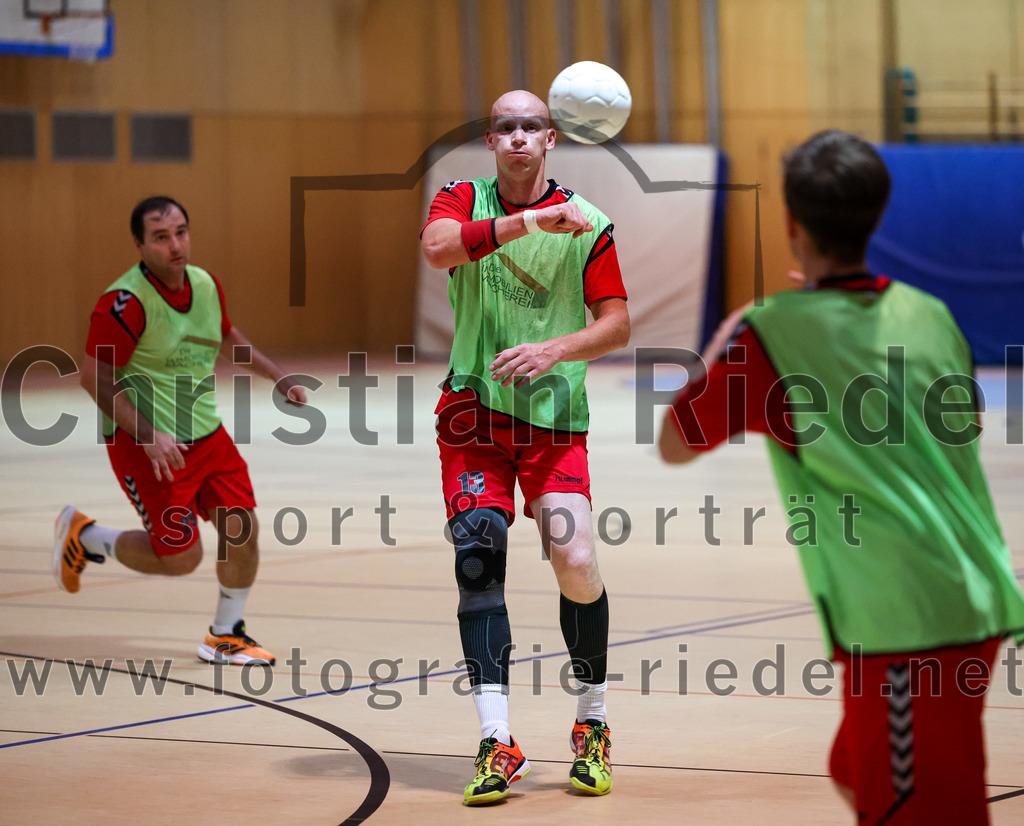 2022-10-01_049_SpVgg_Altenerding_II_gegen_TSV_Taufkirchen-Vils | Erding, Deutschland, 01.10.2022:
Handball, Bezirksklasse Männer 2022 / 2023, 1. Spieltag, SpVgg Altenerding II gegen TSV Taufkirchen/Vils, Endergebnis: 21:32

Bennet Braune (SpVgg Altenerding, #13)

Foto: Christian Riedel / fotografie-riedel.net