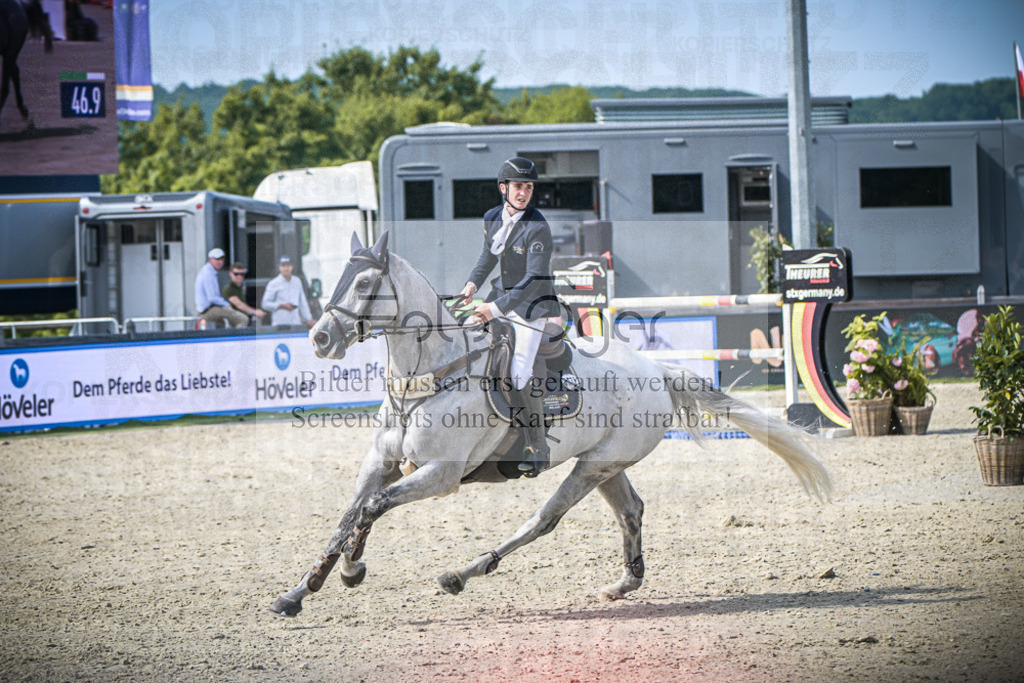 DOS_7630 | Entdecke hochwertige Reitturnierfotos von Foto Oger. Professionell, emotional und authentisch – jetzt Lieblingsmomente im Shop bestellen.Deutschlandweite Turnierfotografie. - Realisiert mit Pictrs.com