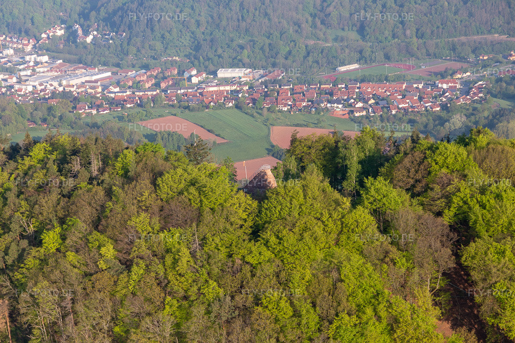 Luftbild: Hohenbergturm in Birkweiler im Bundesland Rheinland-Pfalz in Deutschland. Foto: IMG_113876.jpg vom 01.05.2019 durch Werner Riehm/FLY-FOTO.de