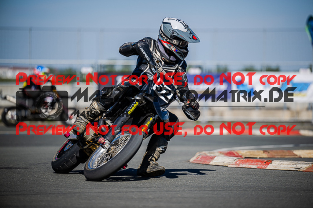 MaZZes_FotoMatrix_220903_0444 | UE40